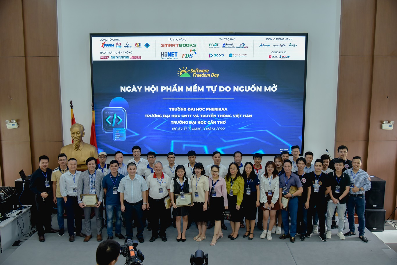 SmartBooks nhà tài trợ vàng cho sự kiện ngày hội tự do nguồn mở 2022